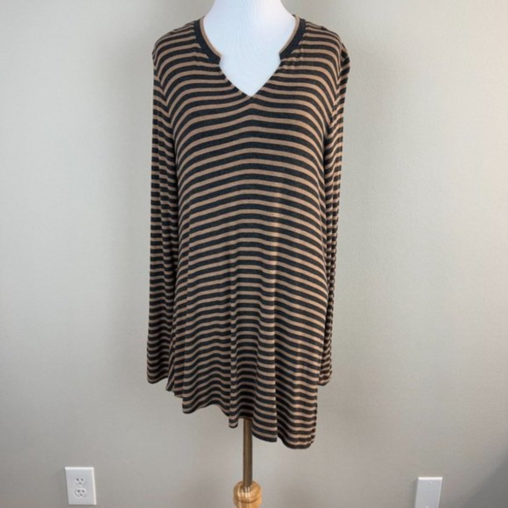 Cabi Tunic Top M Tan Black Striped Slant Tee Asymmetrical Hem Split V-Neck Women